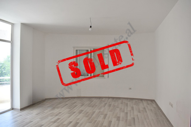 Apartament 1+1 per shitje ne Linze ne Tirane.
Apartamenti pozicionohet ne katin e pare te nje palla